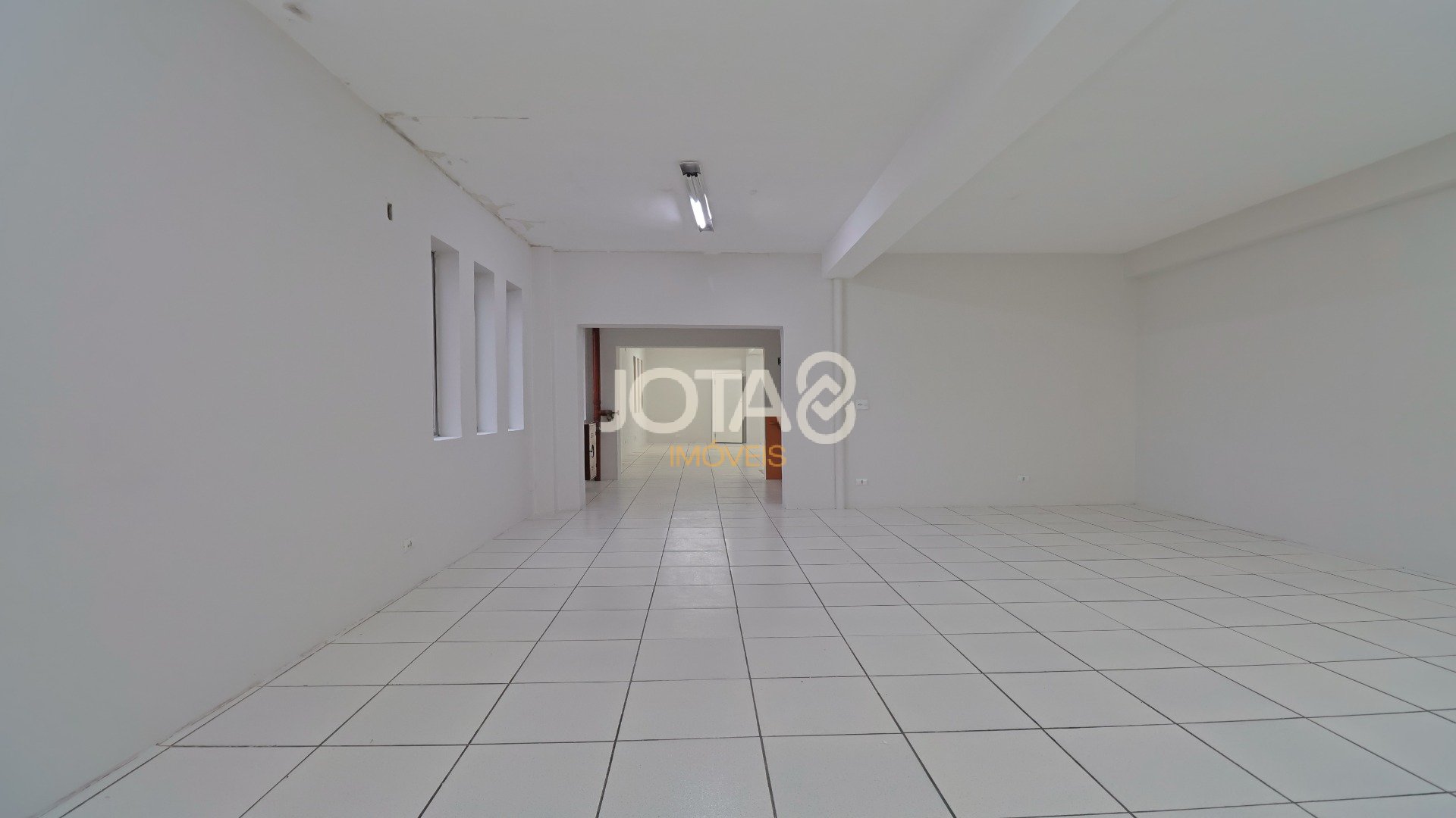 PRÉDIO COMERCIAL NO CENTRO