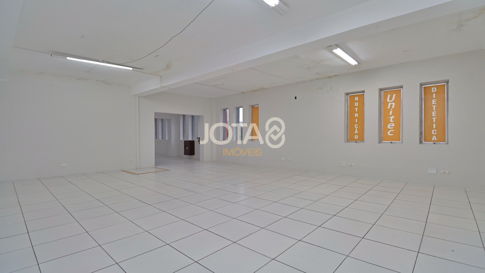 PRÉDIO COMERCIAL NO CENTRO