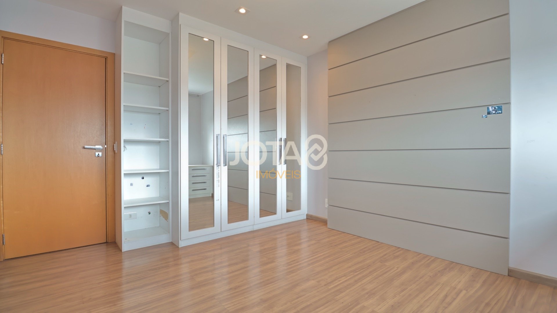 ELEGANCE CONDOMINIUM - 4 QUARTOS E 3 VAGAS NO ECOVILLE