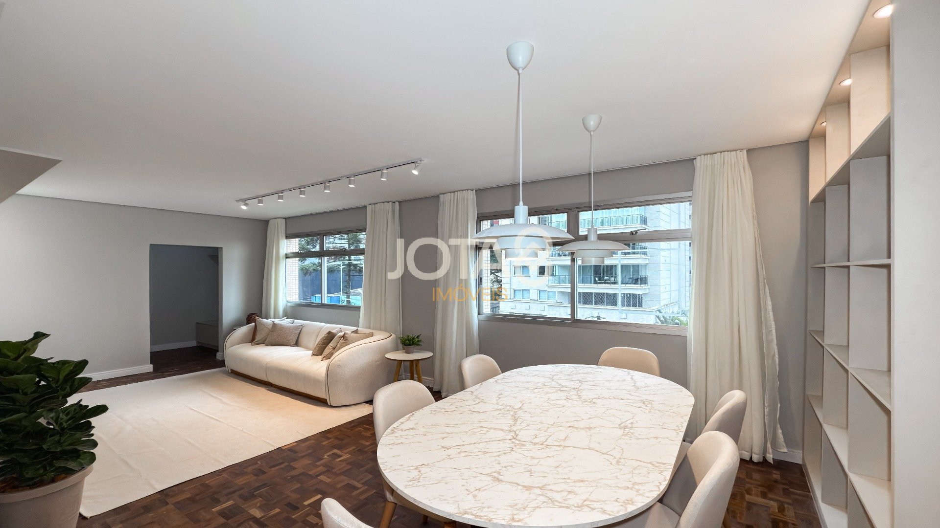 APARTAMENTO RETROFIT COM 3 QUARTOS E 1 VAGA NO ÁGUA VERDE