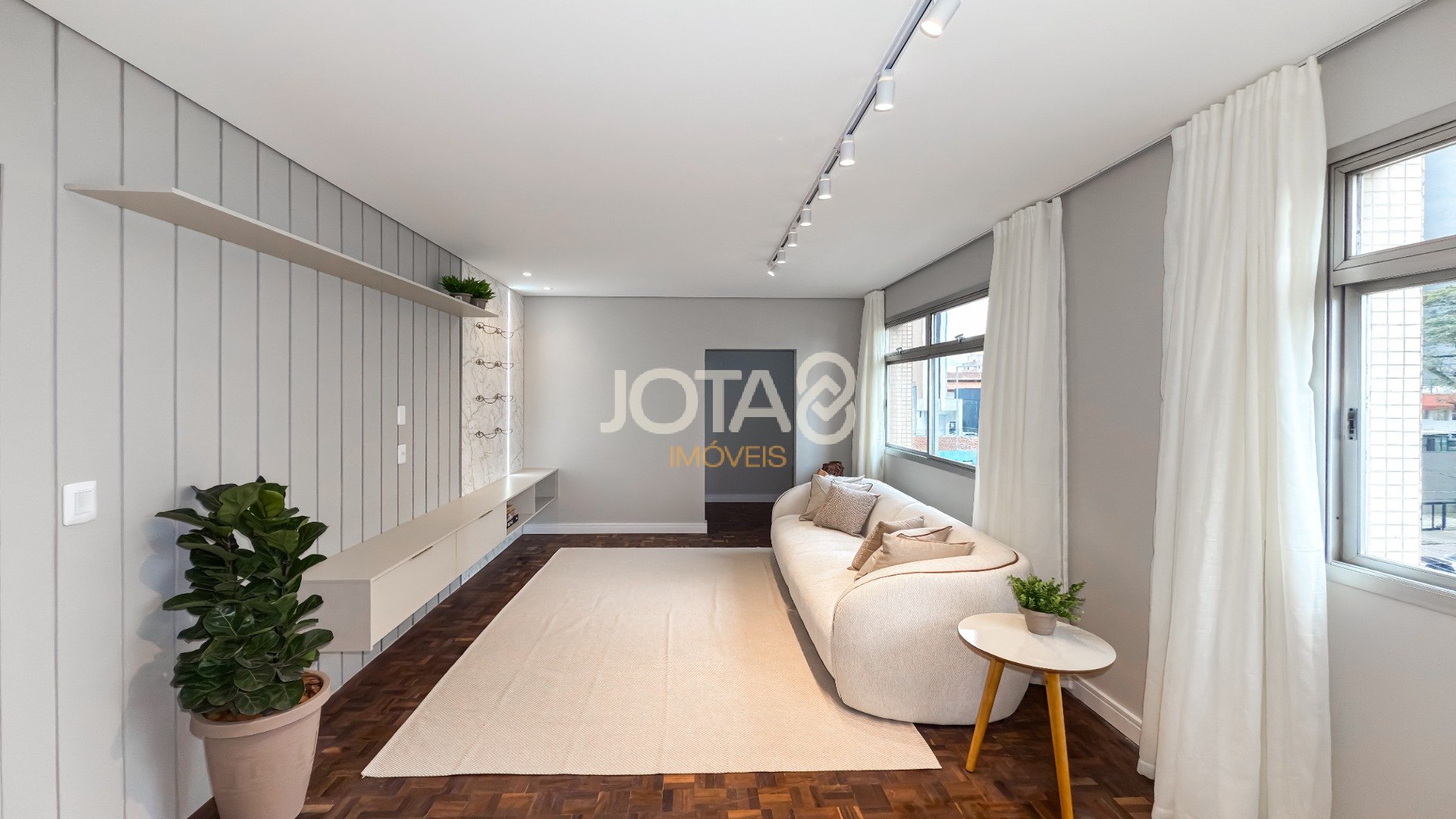 APARTAMENTO RETROFIT COM 3 QUARTOS E 1 VAGA NO ÁGUA VERDE