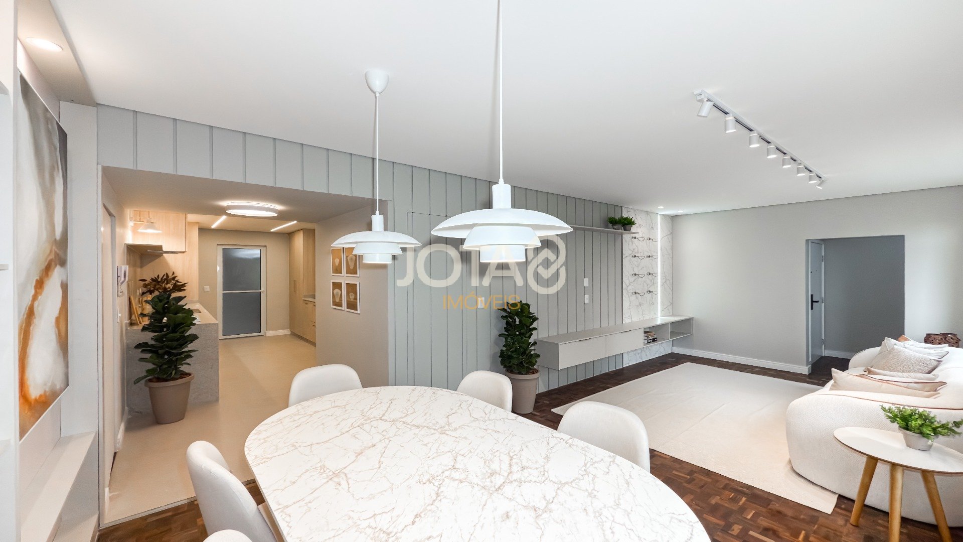 APARTAMENTO RETROFIT COM 3 QUARTOS E 1 VAGA NO ÁGUA VERDE