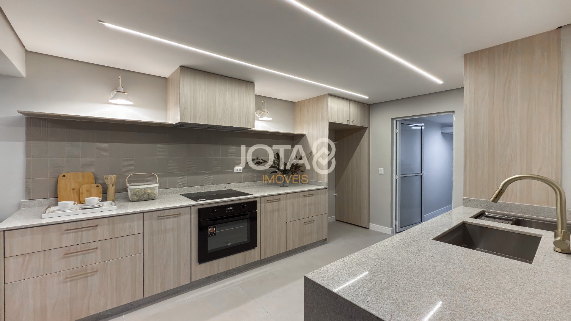 APARTAMENTO RETROFIT COM 3 QUARTOS E 1 VAGA NO ÁGUA VERDE