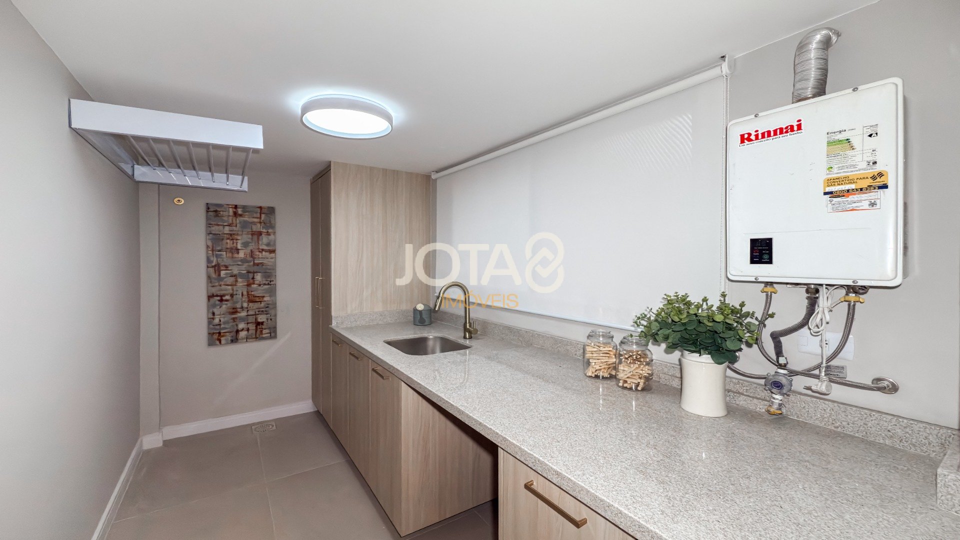 APARTAMENTO RETROFIT COM 3 QUARTOS E 1 VAGA NO ÁGUA VERDE