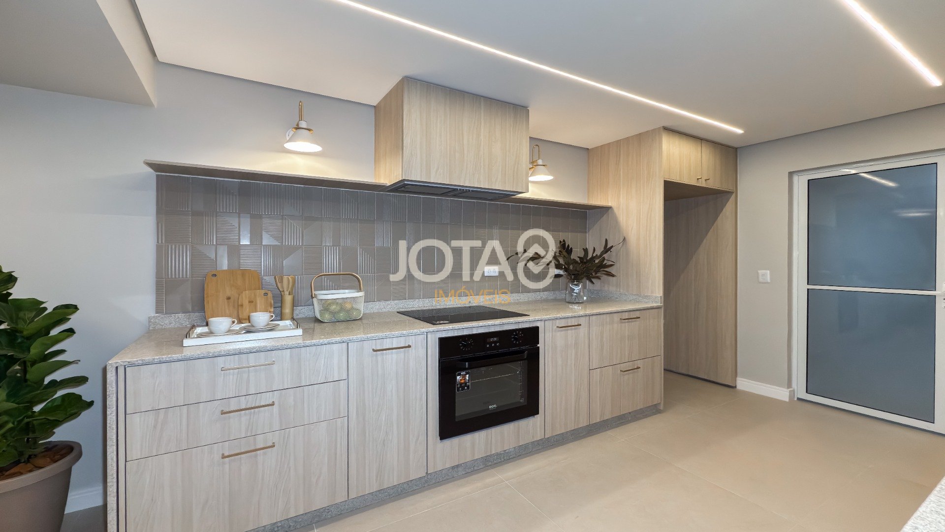 APARTAMENTO RETROFIT COM 3 QUARTOS E 1 VAGA NO ÁGUA VERDE