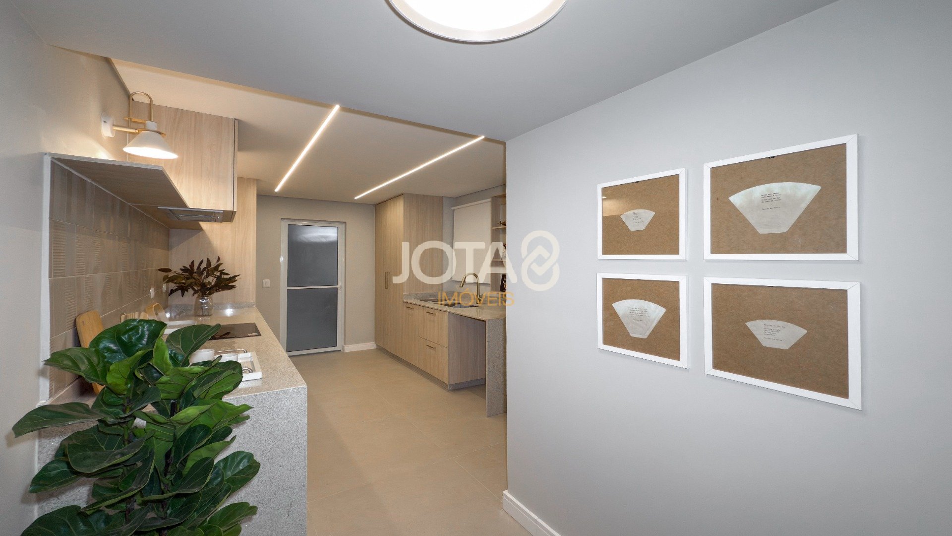 APARTAMENTO RETROFIT COM 3 QUARTOS E 1 VAGA NO ÁGUA VERDE