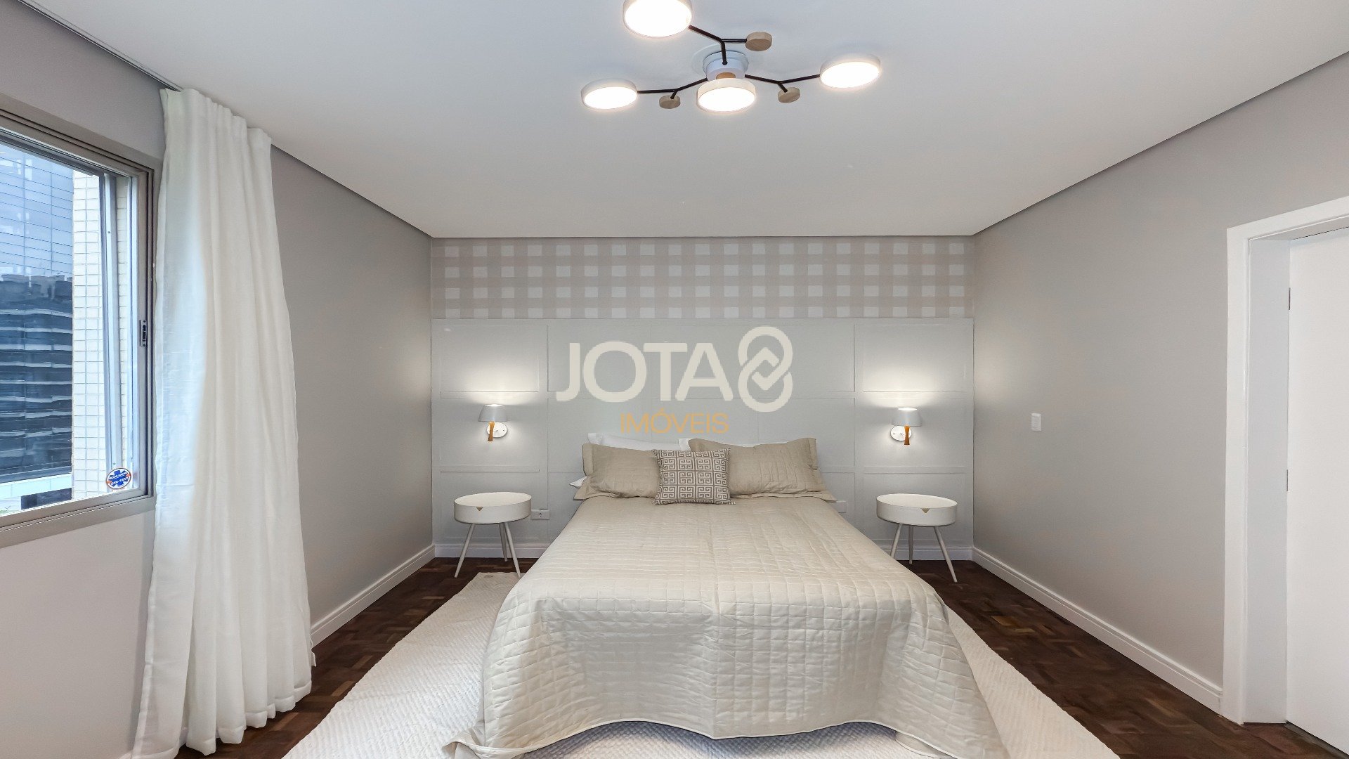 APARTAMENTO RETROFIT COM 3 QUARTOS E 1 VAGA NO ÁGUA VERDE