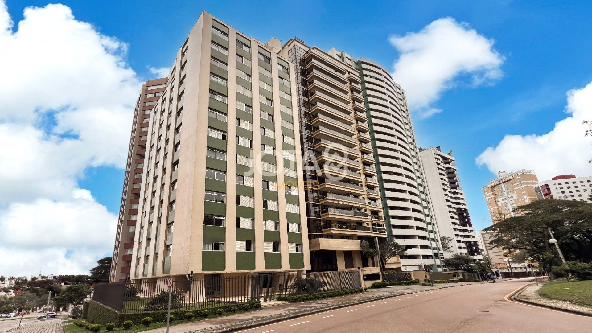 APARTAMENTO RETROFIT COM 3 QUARTOS E 1 VAGA NO ÁGUA VERDE