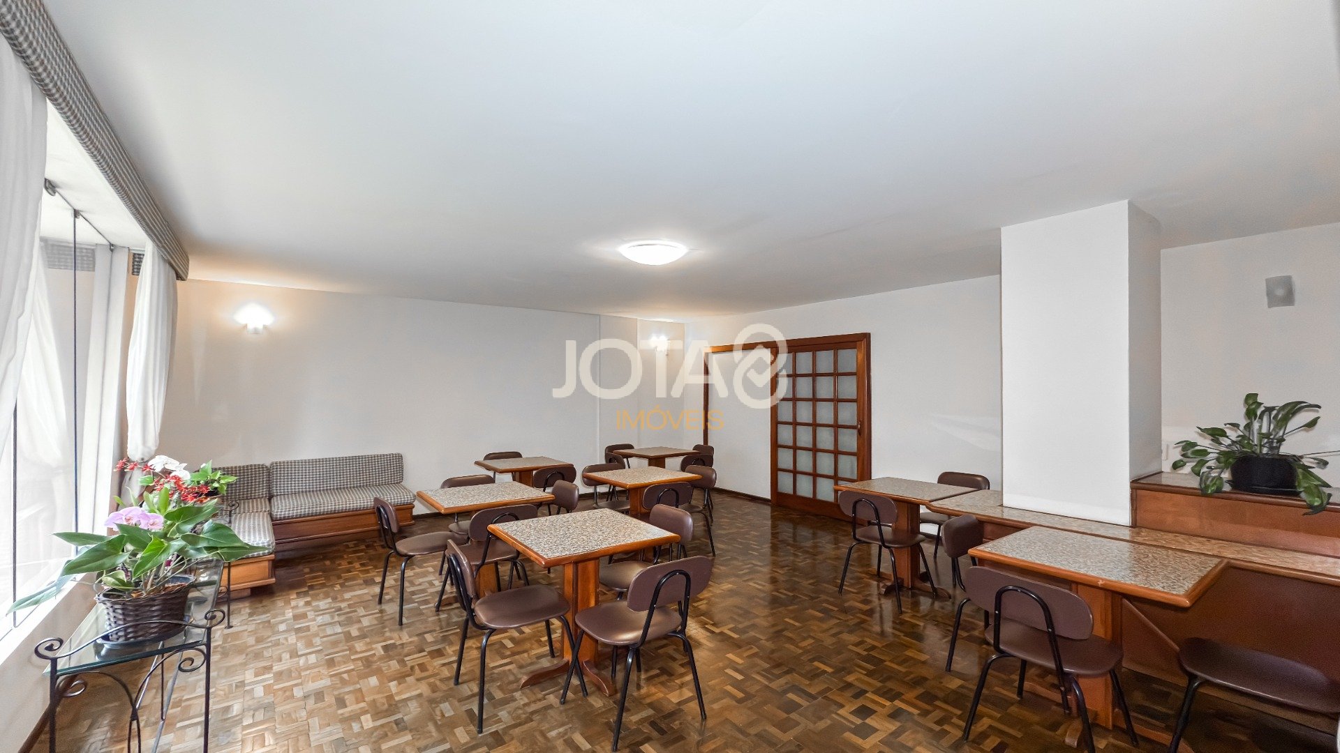 APARTAMENTO RETROFIT COM 3 QUARTOS E 1 VAGA NO ÁGUA VERDE