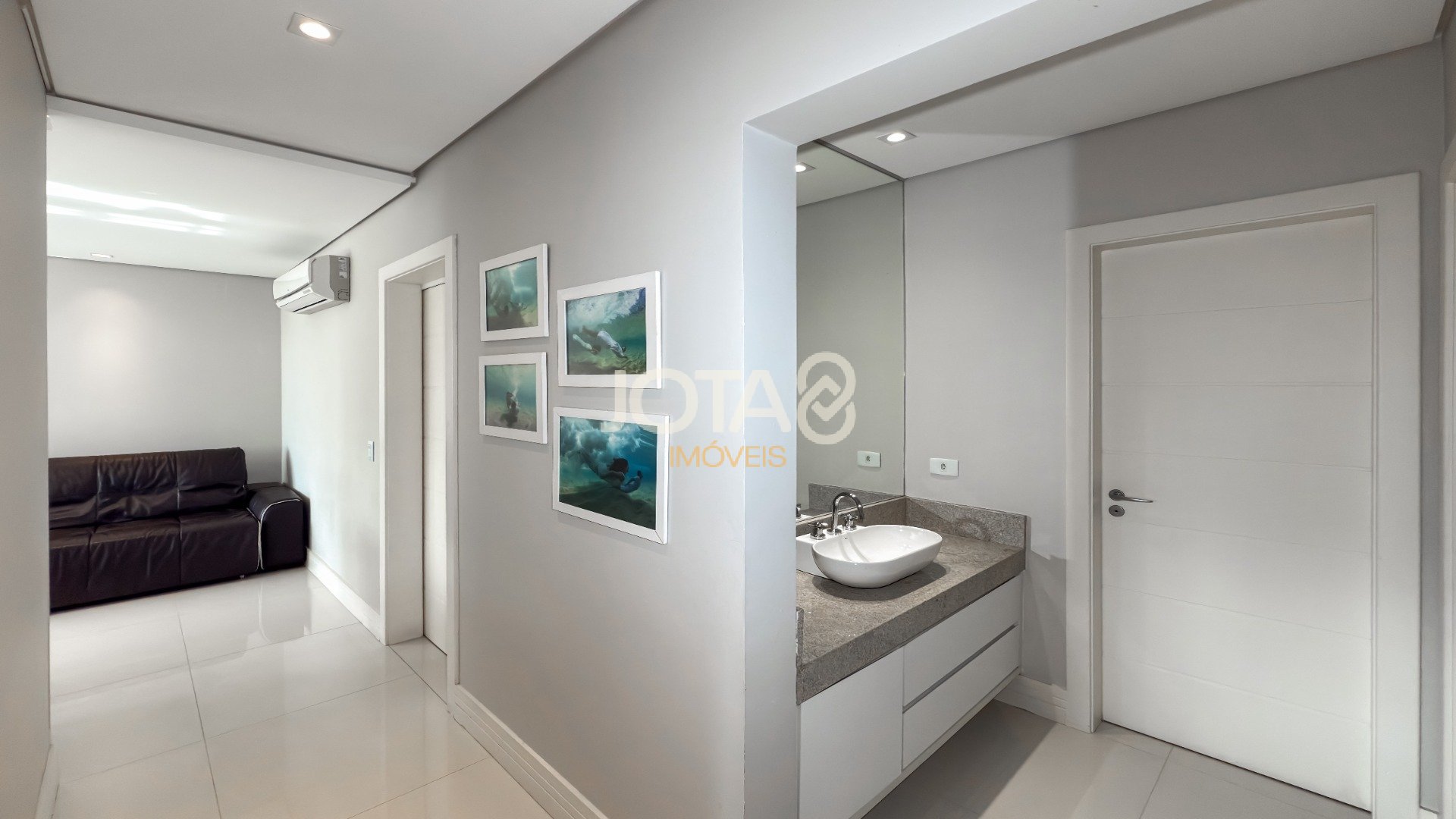 APARTAMENTO DE 03 QUARTOS, SACADA E 03 VAGAS NO BATEL