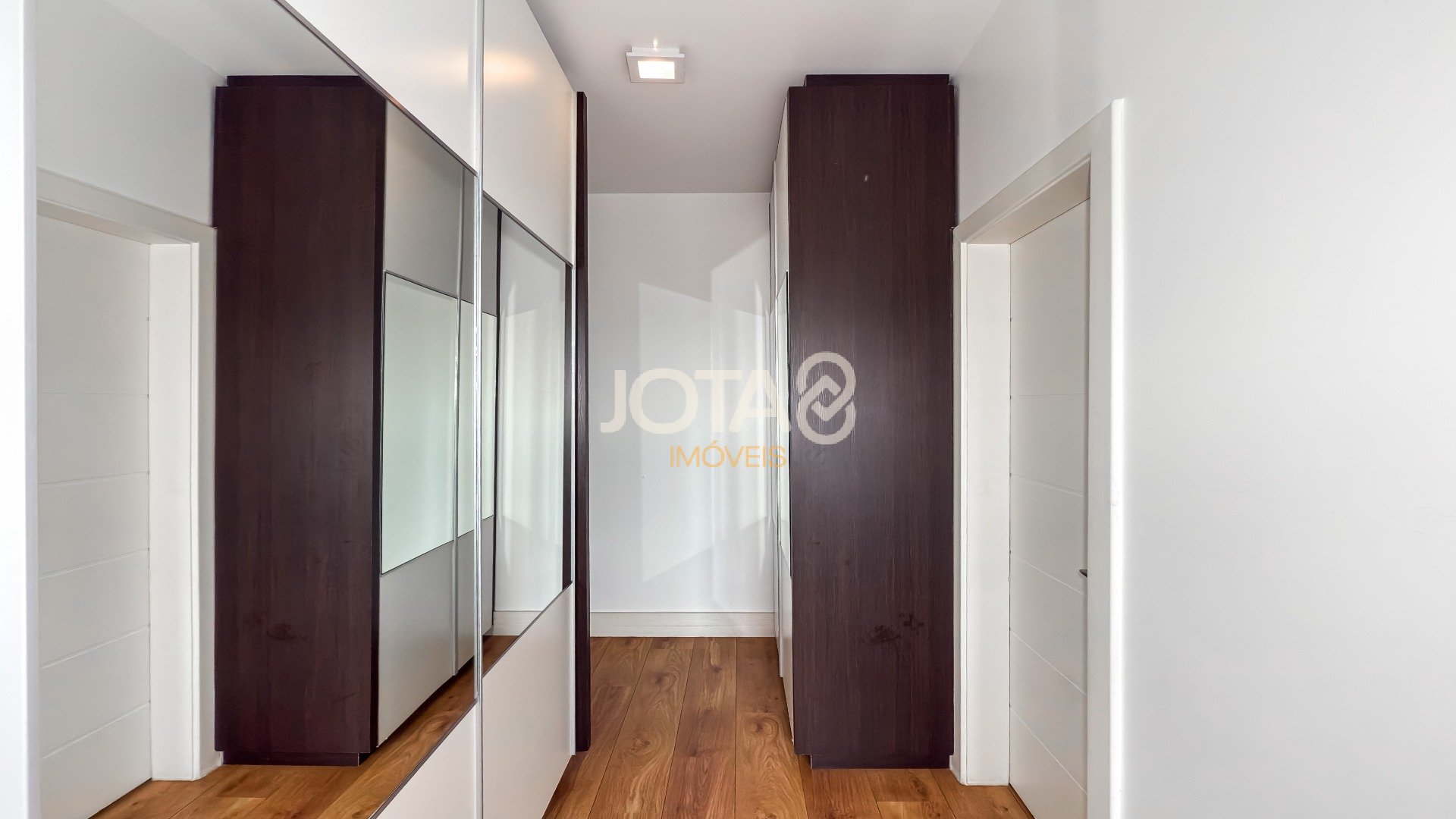 APARTAMENTO DE 03 QUARTOS, SACADA E 03 VAGAS NO BATEL