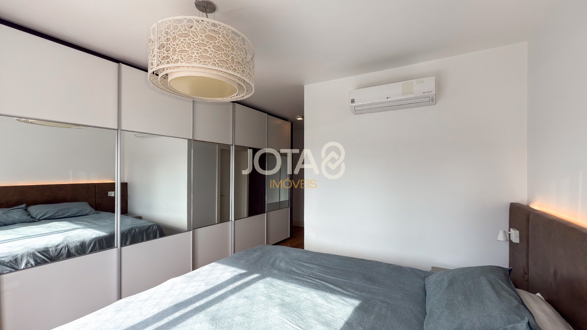 APARTAMENTO DE 03 QUARTOS, SACADA E 03 VAGAS NO BATEL