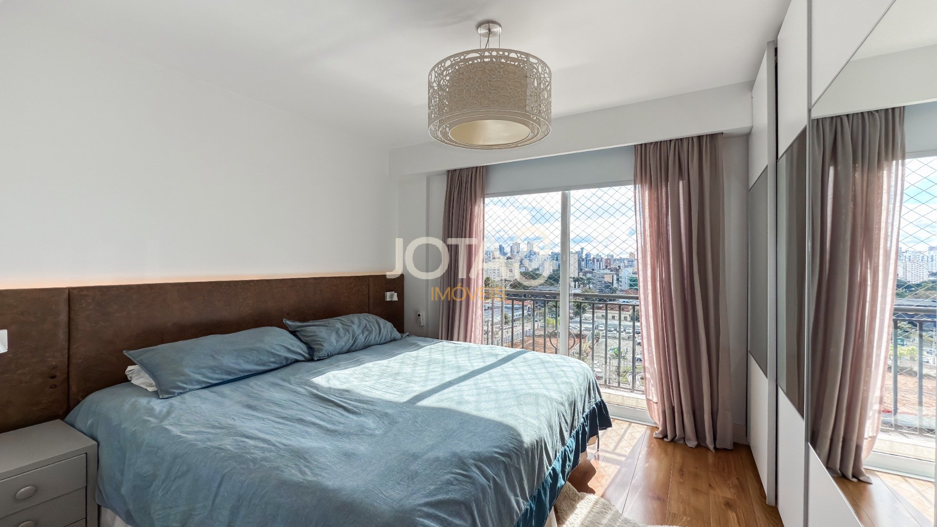 APARTAMENTO DE 03 QUARTOS, SACADA E 03 VAGAS NO BATEL