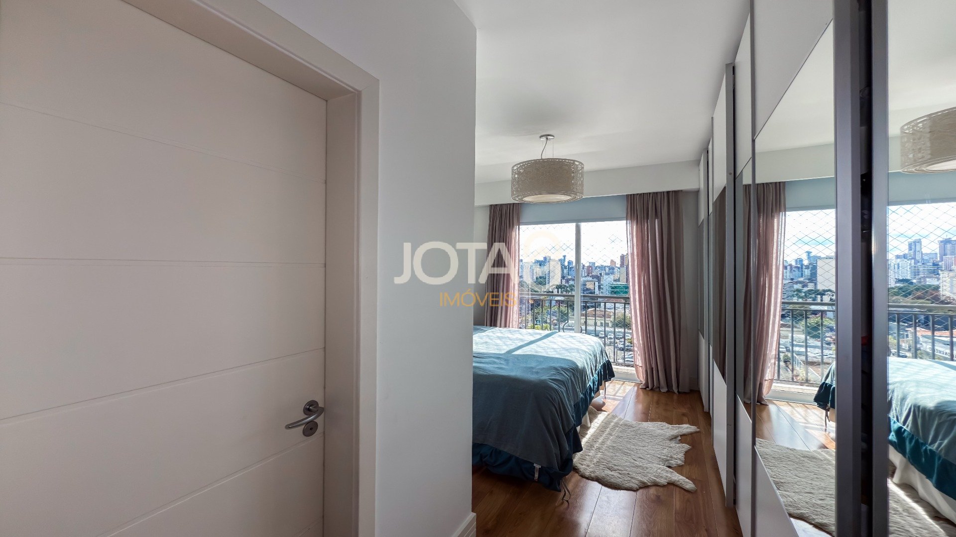 APARTAMENTO DE 03 QUARTOS, SACADA E 03 VAGAS NO BATEL