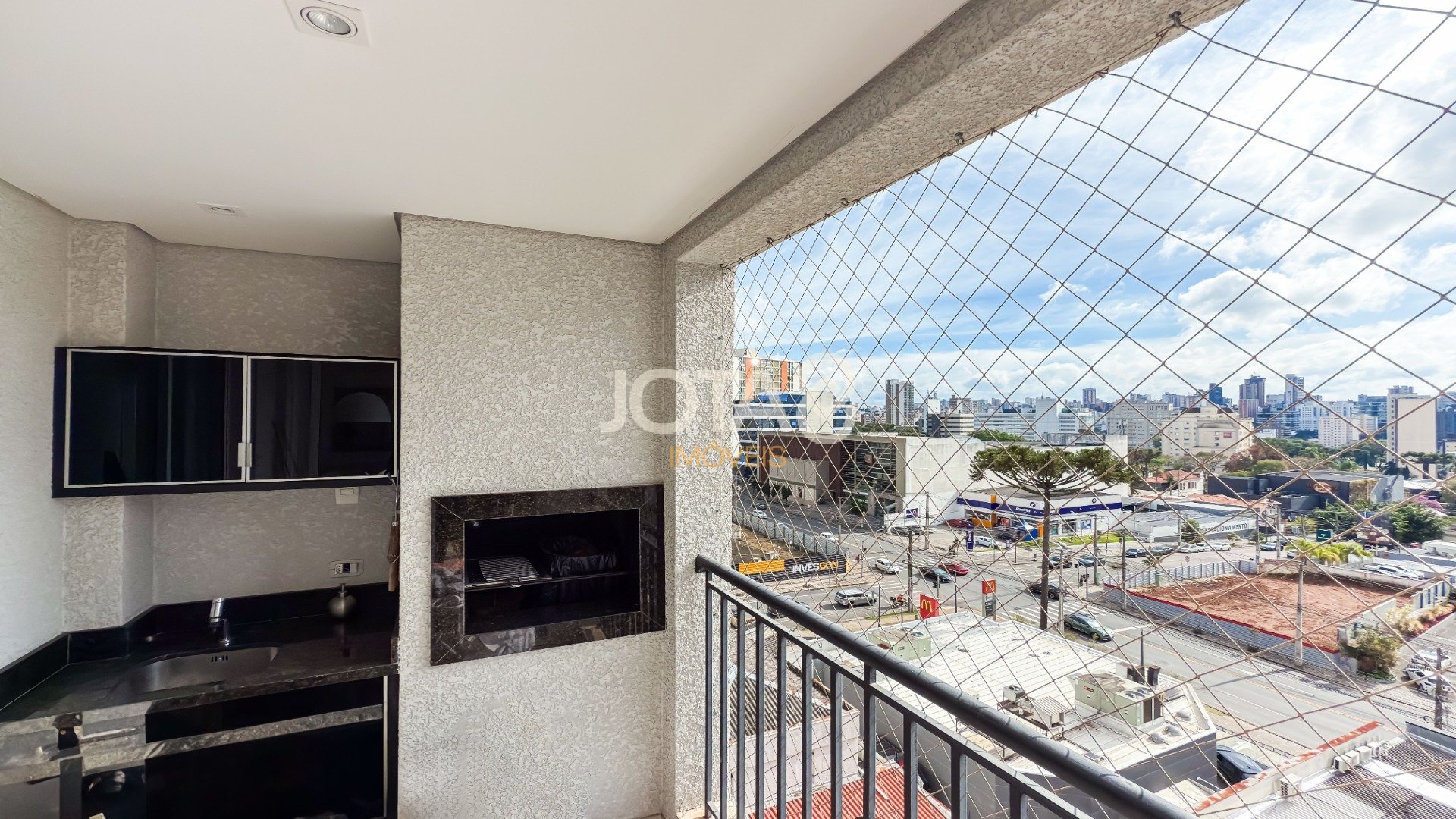 APARTAMENTO DE 03 QUARTOS, SACADA E 03 VAGAS NO BATEL