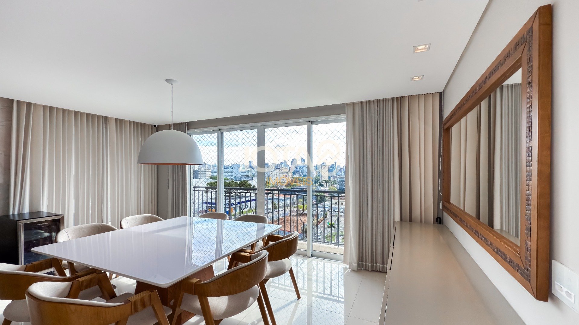 Foto de destaque Apartamento de 03 quartos, sacada e 03 vagas no batel