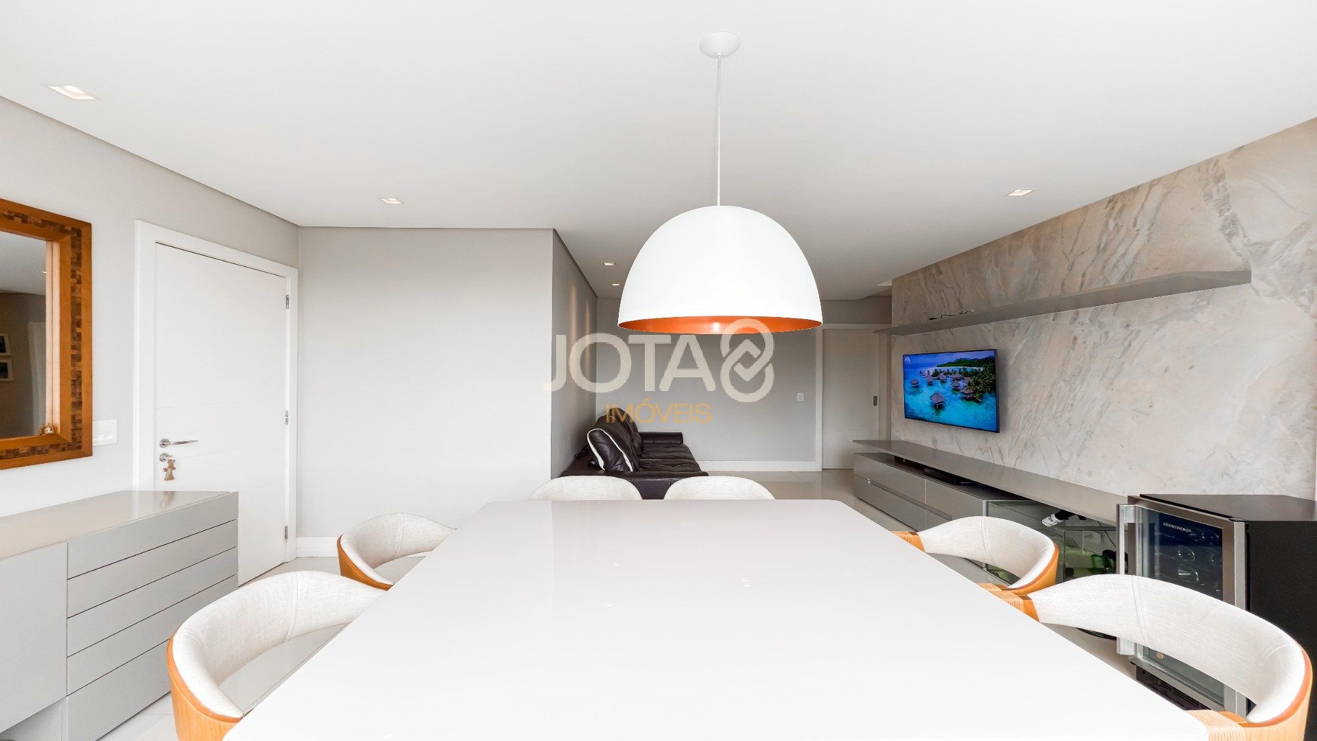 APARTAMENTO DE 03 QUARTOS, SACADA E 03 VAGAS NO BATEL