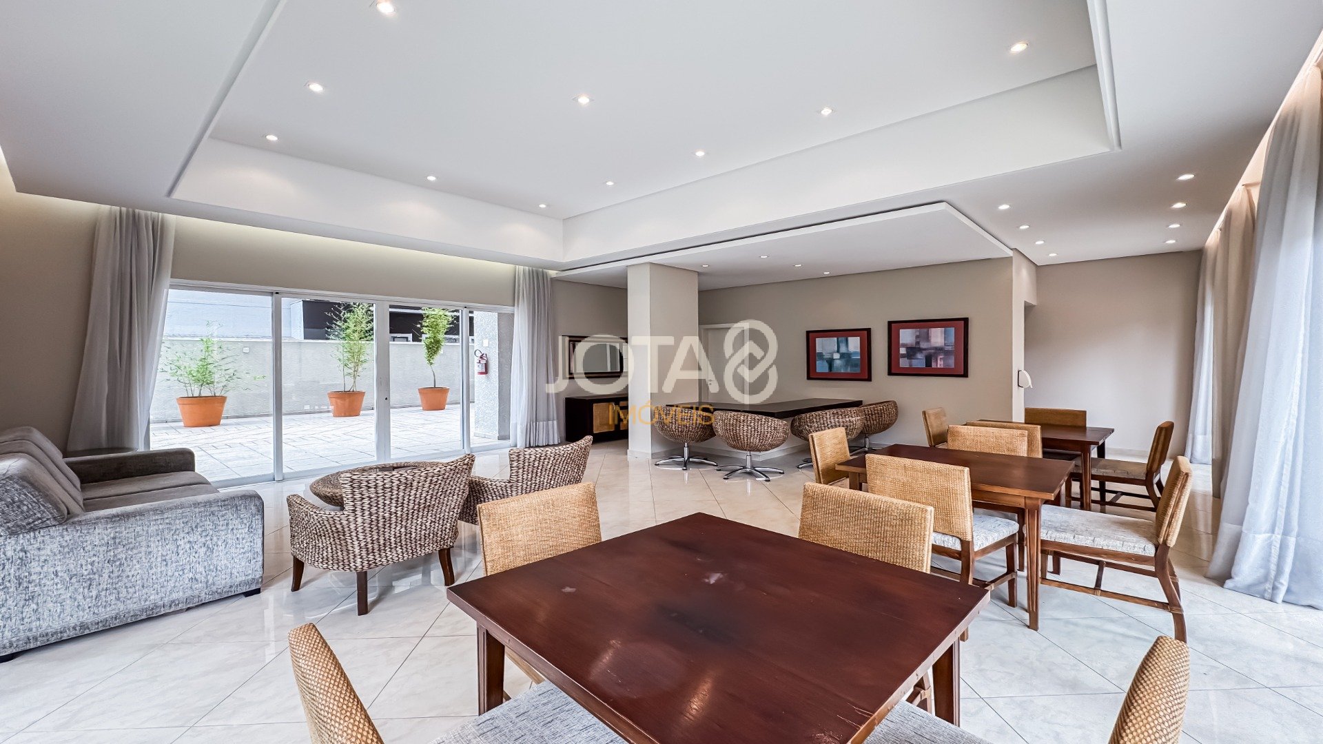 APARTAMENTO DE 03 QUARTOS, SACADA E 03 VAGAS NO BATEL
