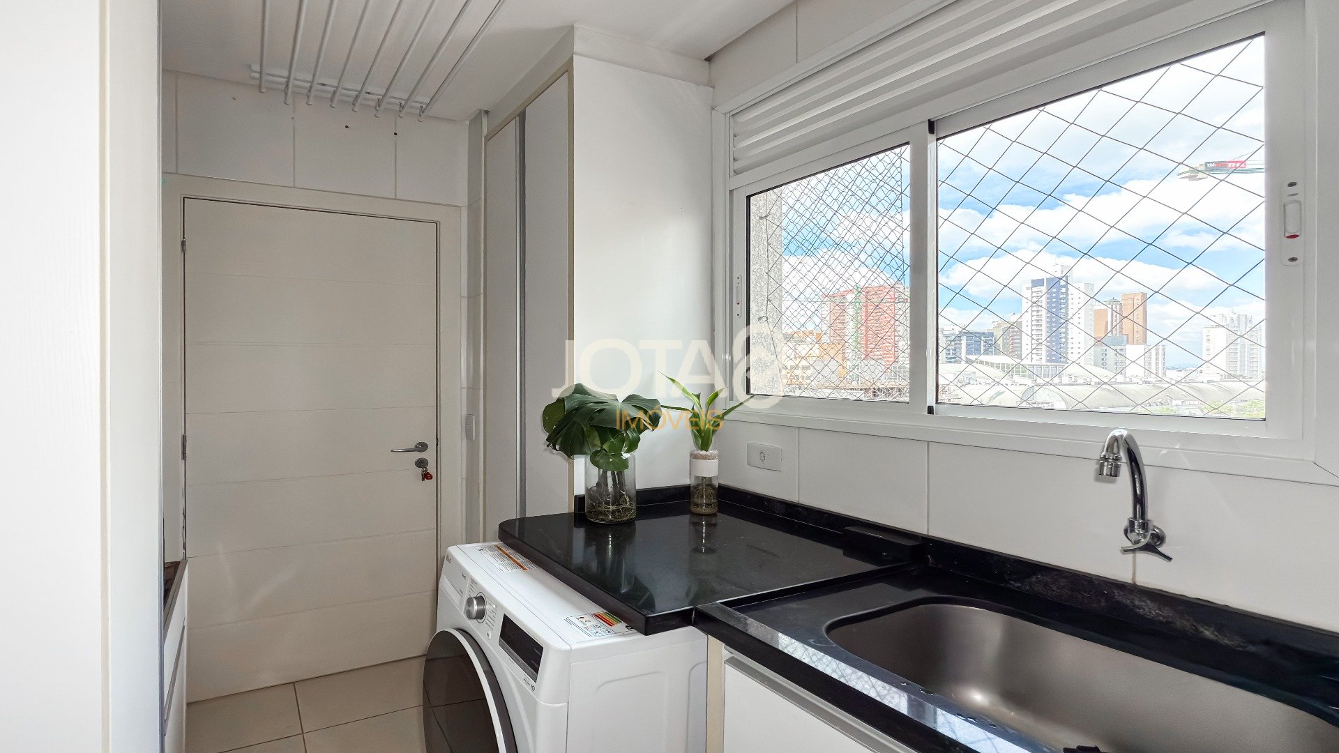 APARTAMENTO DE 03 QUARTOS, SACADA E 03 VAGAS NO BATEL