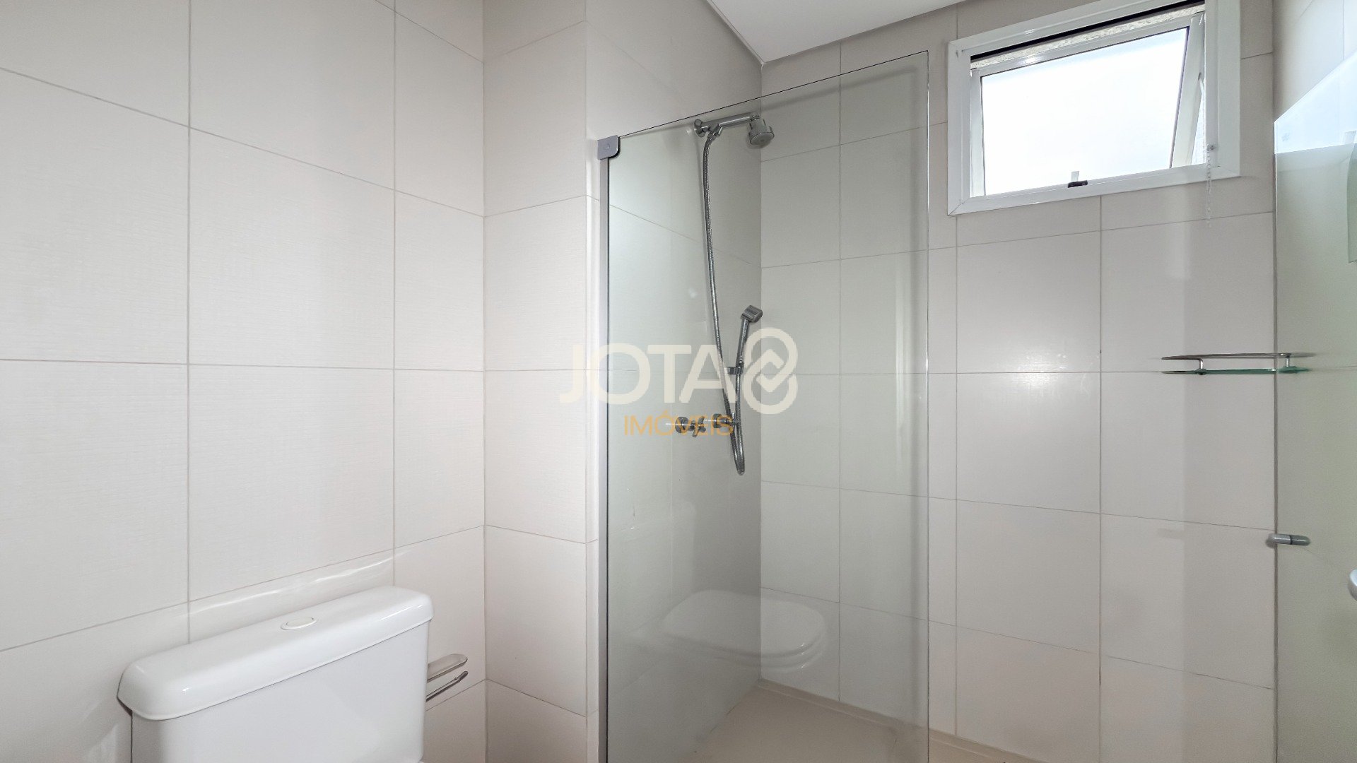 APARTAMENTO DE 03 QUARTOS, SACADA E 03 VAGAS NO BATEL