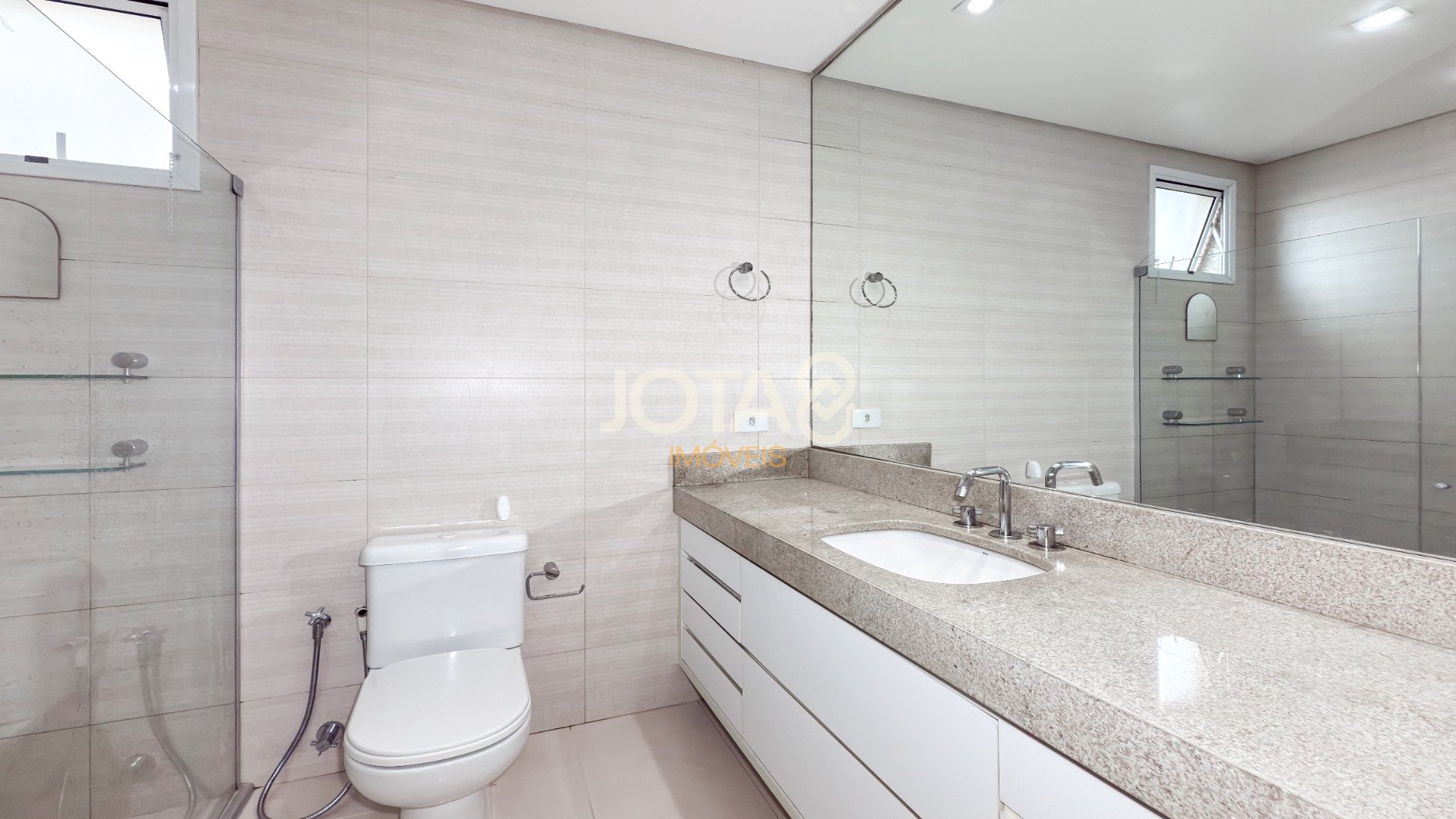 APARTAMENTO DE 03 QUARTOS, SACADA E 03 VAGAS NO BATEL