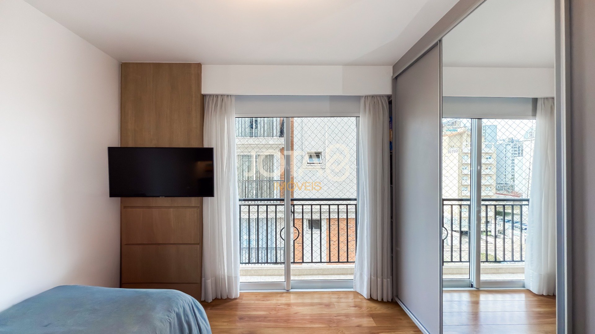 APARTAMENTO DE 03 QUARTOS, SACADA E 03 VAGAS NO BATEL