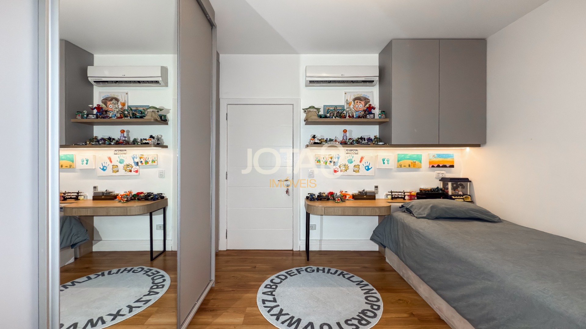 APARTAMENTO DE 03 QUARTOS, SACADA E 03 VAGAS NO BATEL