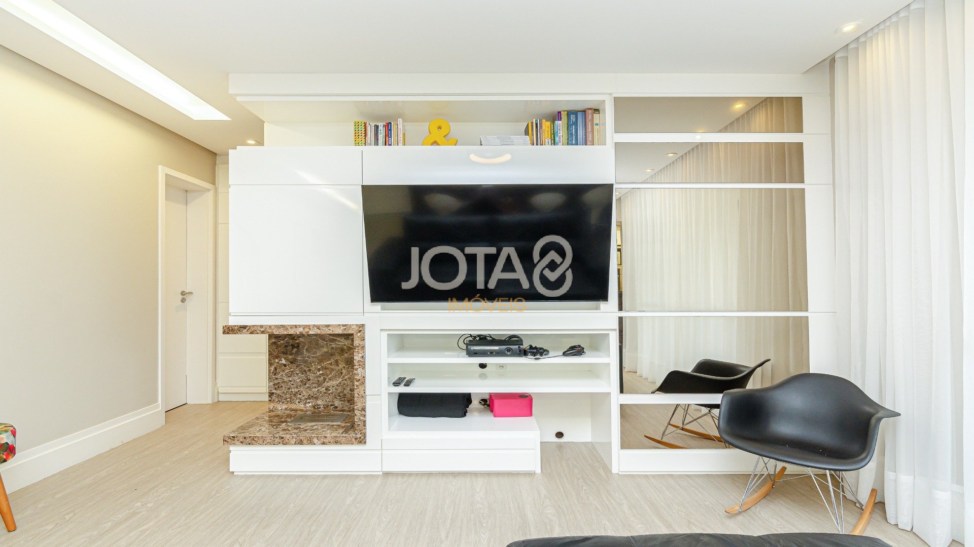 APARTAMENTO TODO DECORADO 2 DORMITORIOS 2 VAGAS