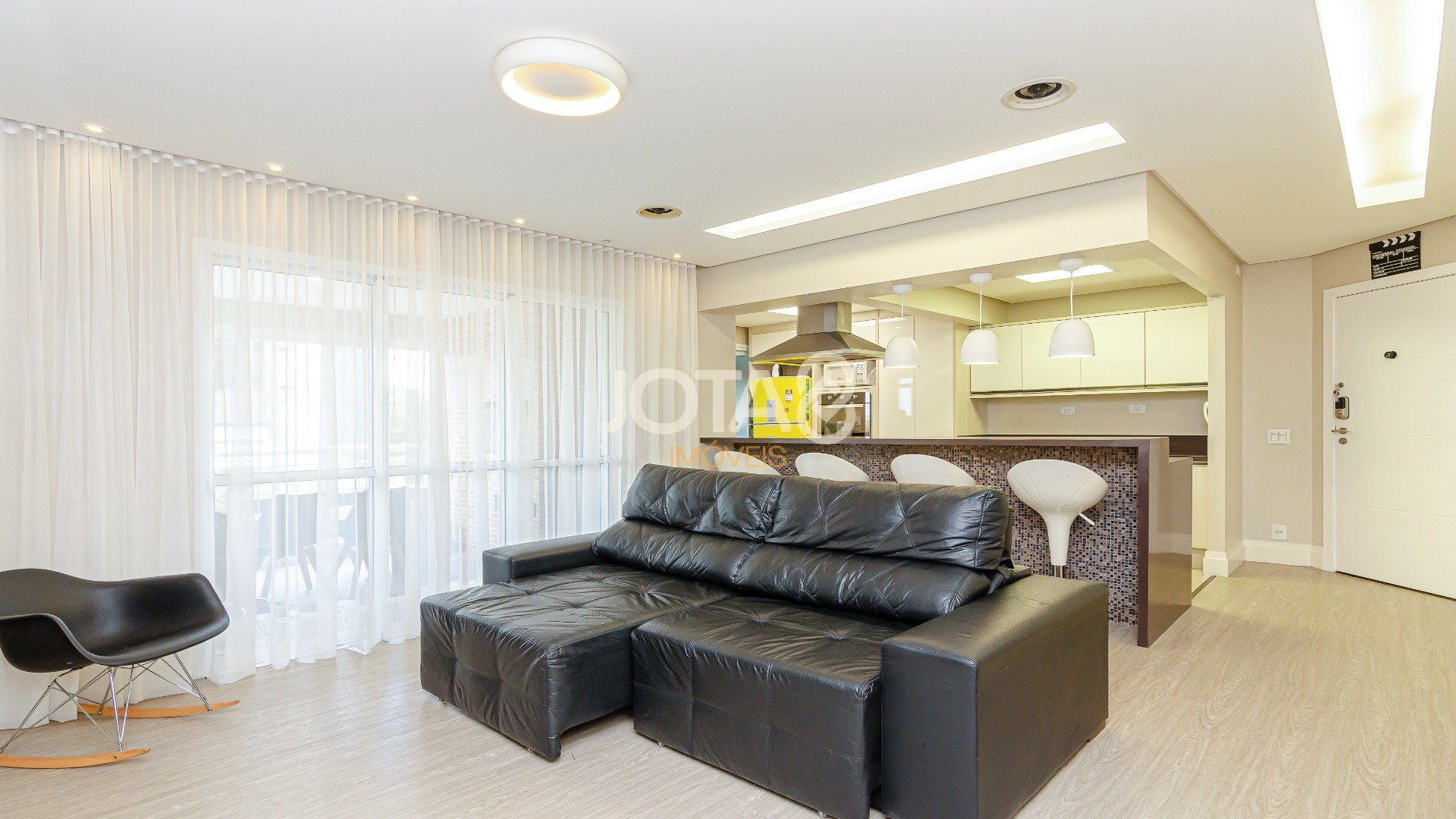 APARTAMENTO TODO DECORADO 2 DORMITORIOS 2 VAGAS