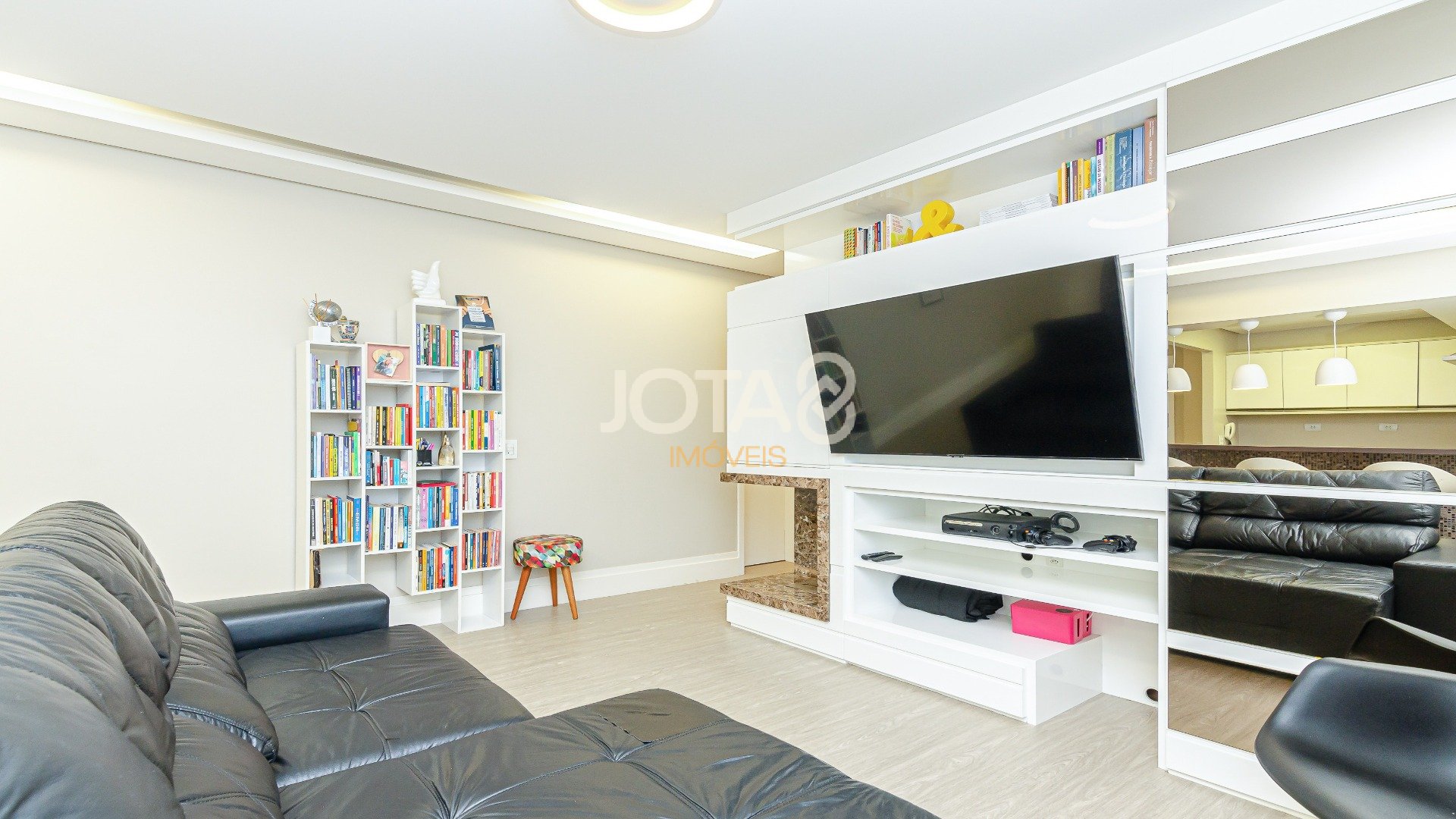 APARTAMENTO TODO DECORADO 2 DORMITORIOS 2 VAGAS