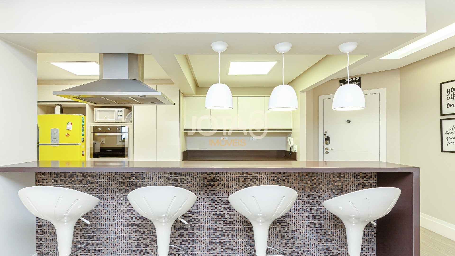 APARTAMENTO TODO DECORADO 2 DORMITORIOS 2 VAGAS