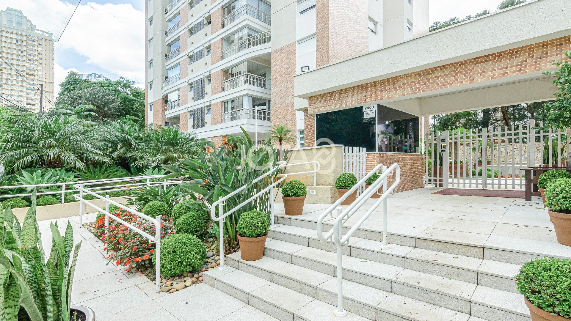 APARTAMENTO TODO DECORADO 2 DORMITORIOS 2 VAGAS