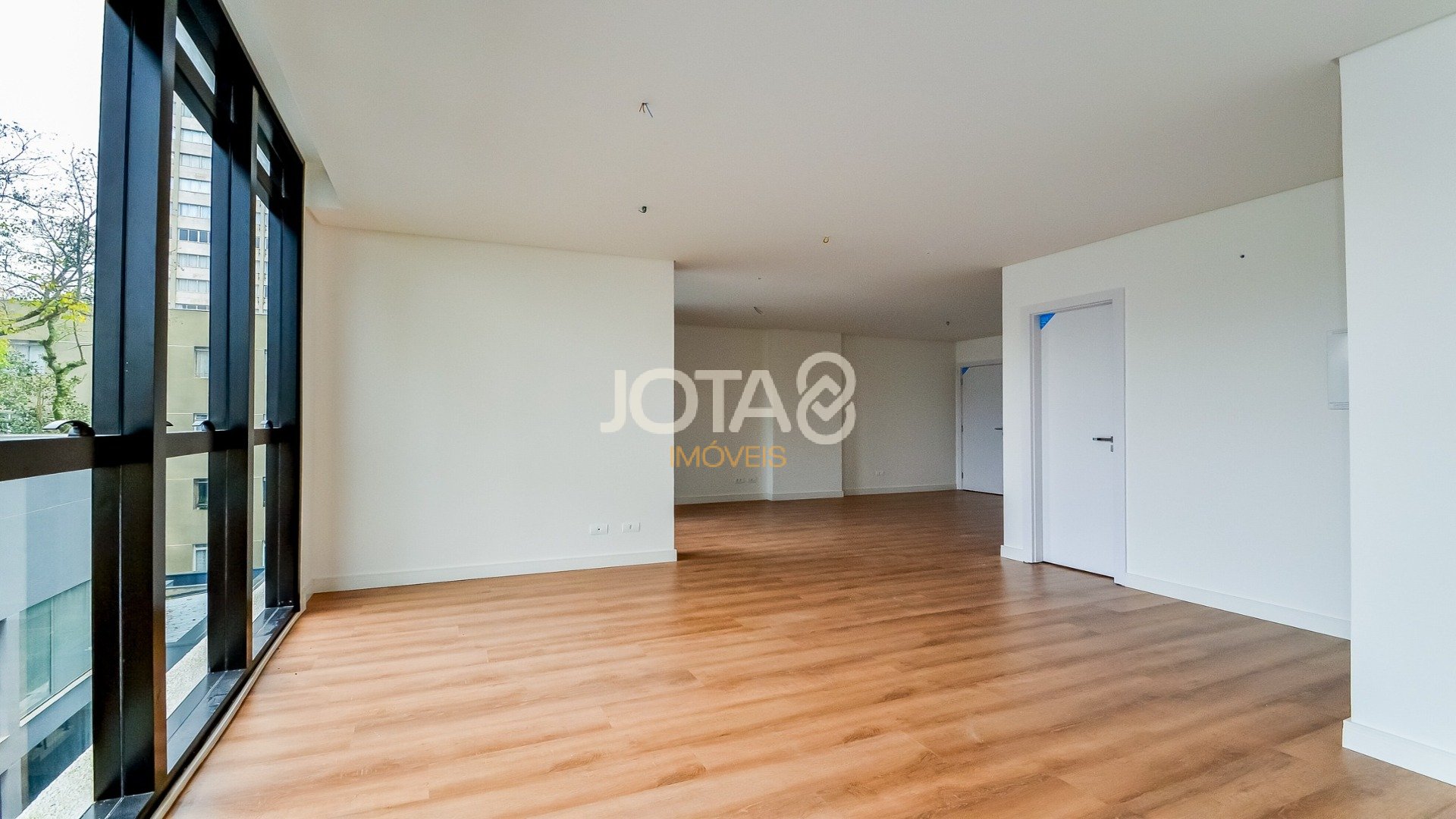 APARTAMENTO 2 QUARTOS AO LADO DA PRAÇA DA ESPANHA