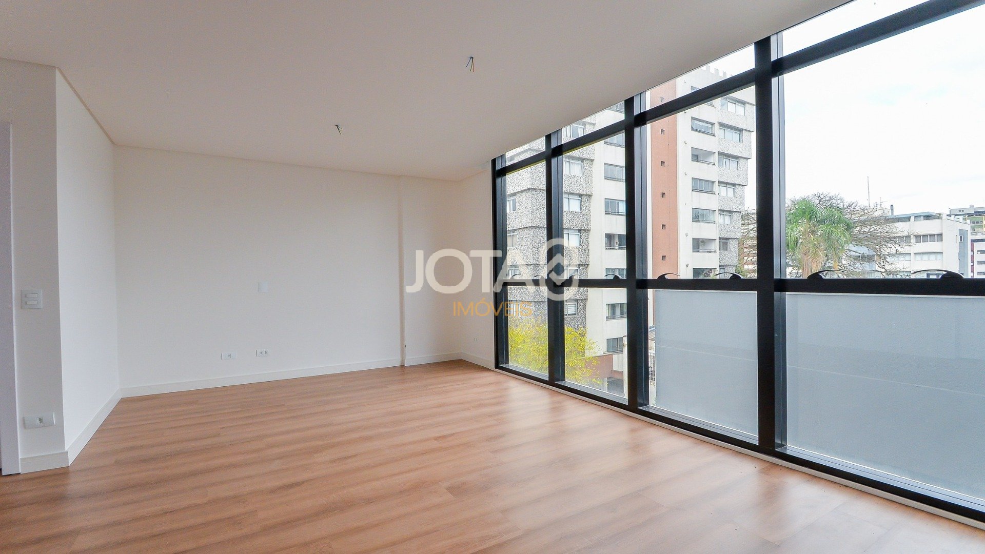APARTAMENTO 2 QUARTOS AO LADO DA PRAÇA DA ESPANHA