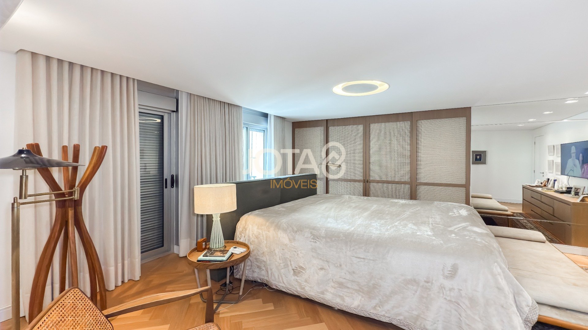 MORE A POUCOS PASSOS DA PRAÇA DO JAPÃO - APARTAMENTO 4 QUARTOS