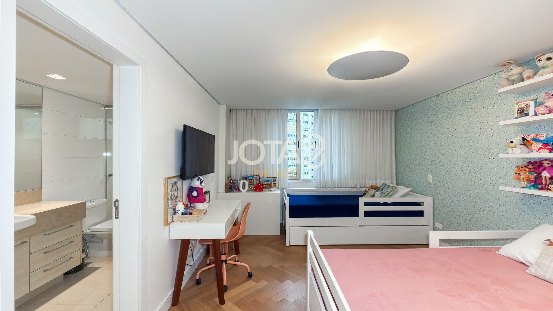 MORE A POUCOS PASSOS DA PRAÇA DO JAPÃO - APARTAMENTO 4 QUARTOS