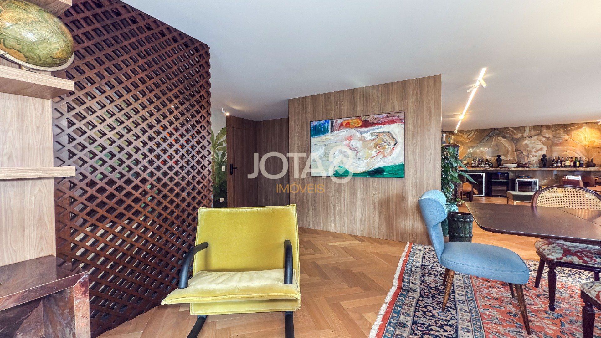 MORE A POUCOS PASSOS DA PRAÇA DO JAPÃO - APARTAMENTO 4 QUARTOS