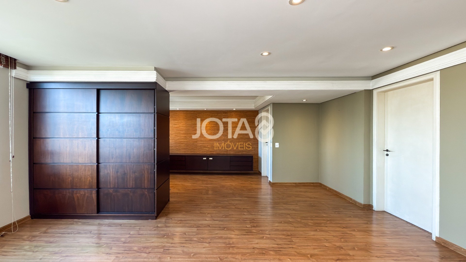 APARTAMENTO NO ECOVILLE COM 2 QUARTOS E 2 VAGAS.