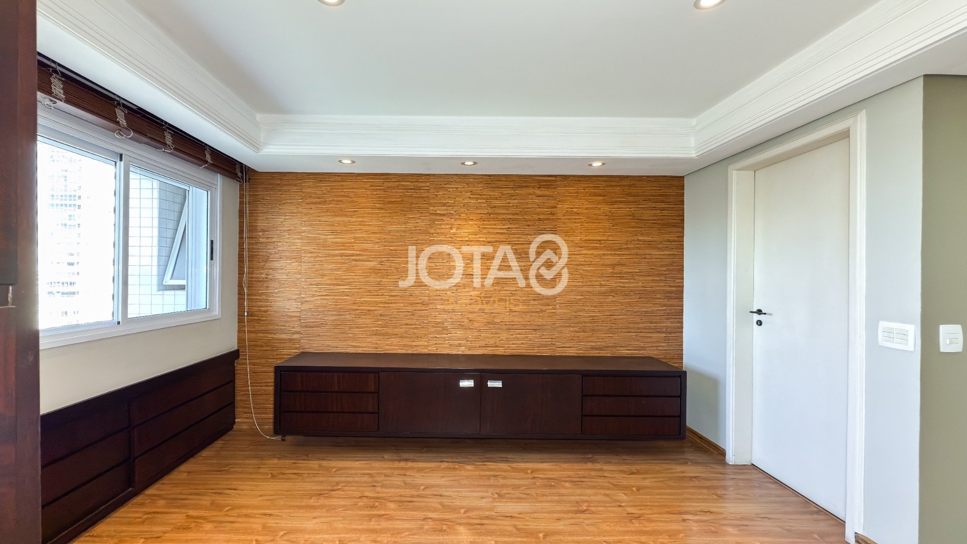 APARTAMENTO NO ECOVILLE COM 2 QUARTOS E 2 VAGAS.