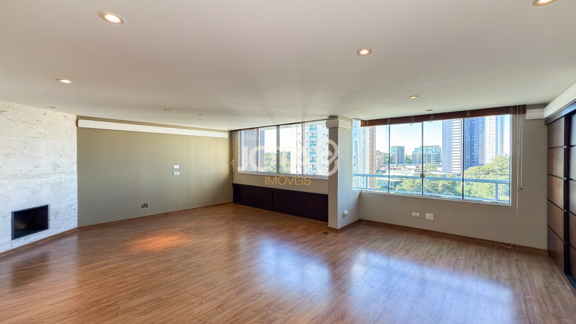 APARTAMENTO NO ECOVILLE COM 2 QUARTOS E 2 VAGAS.