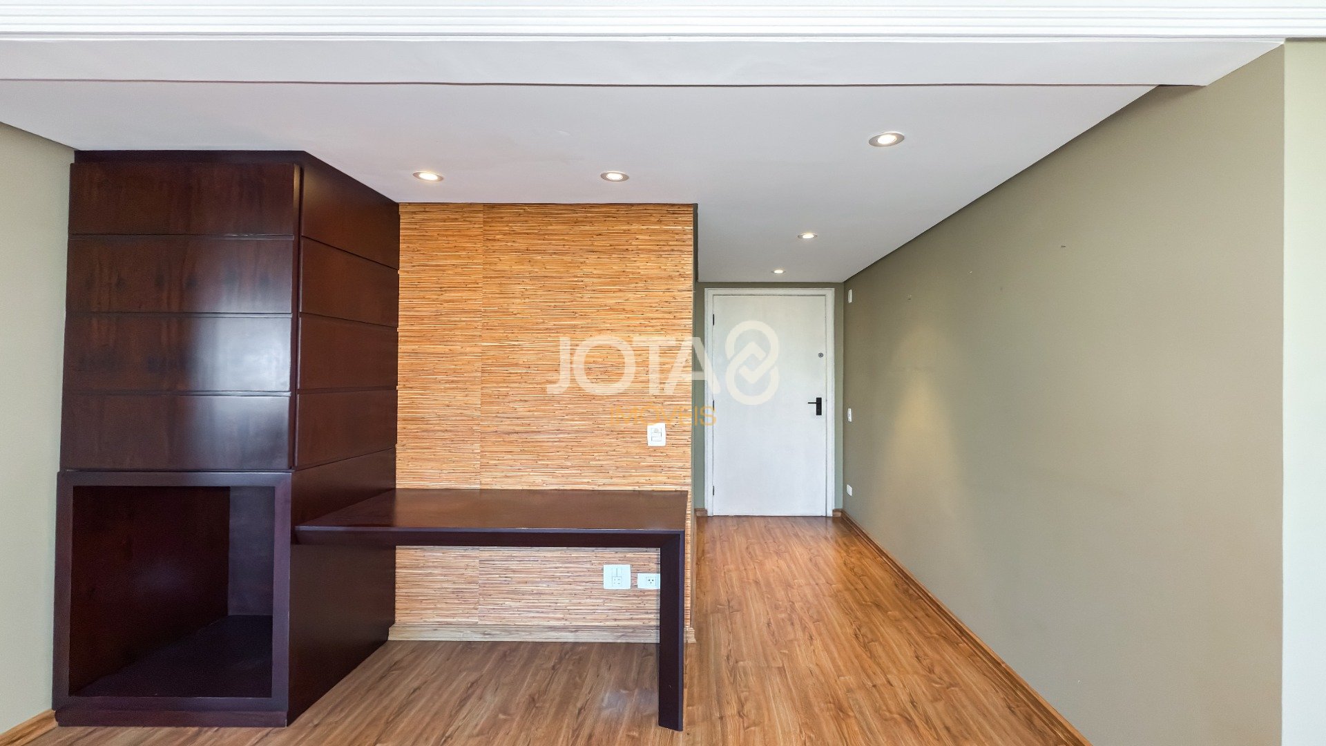 APARTAMENTO NO ECOVILLE COM 2 QUARTOS E 2 VAGAS.