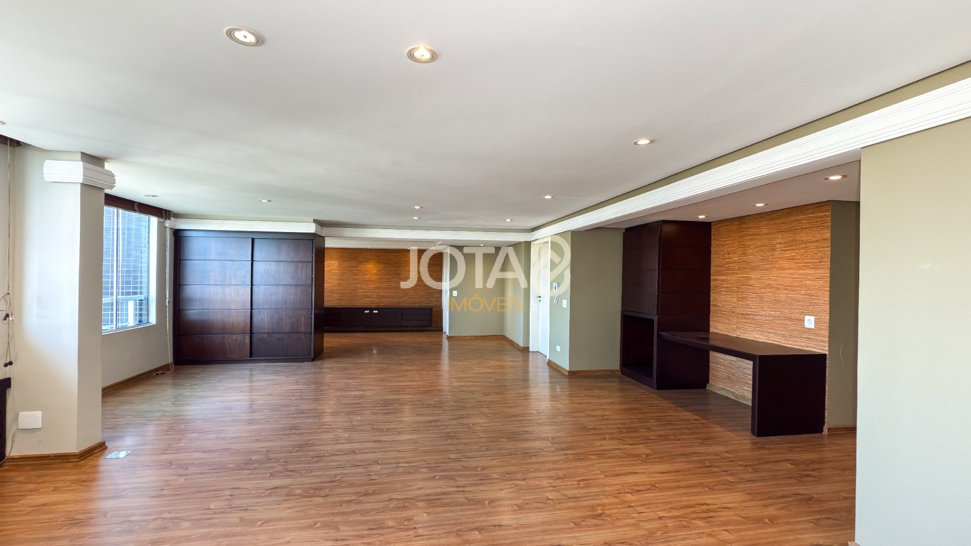 APARTAMENTO NO ECOVILLE COM 2 QUARTOS E 2 VAGAS.