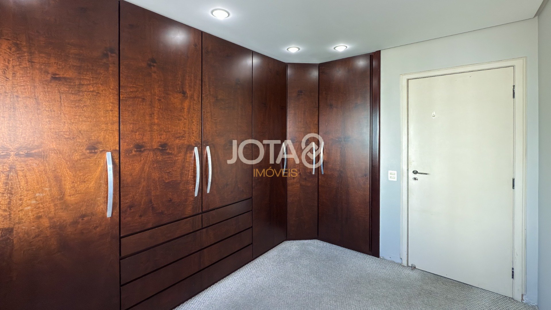 APARTAMENTO NO ECOVILLE COM 2 QUARTOS E 2 VAGAS.