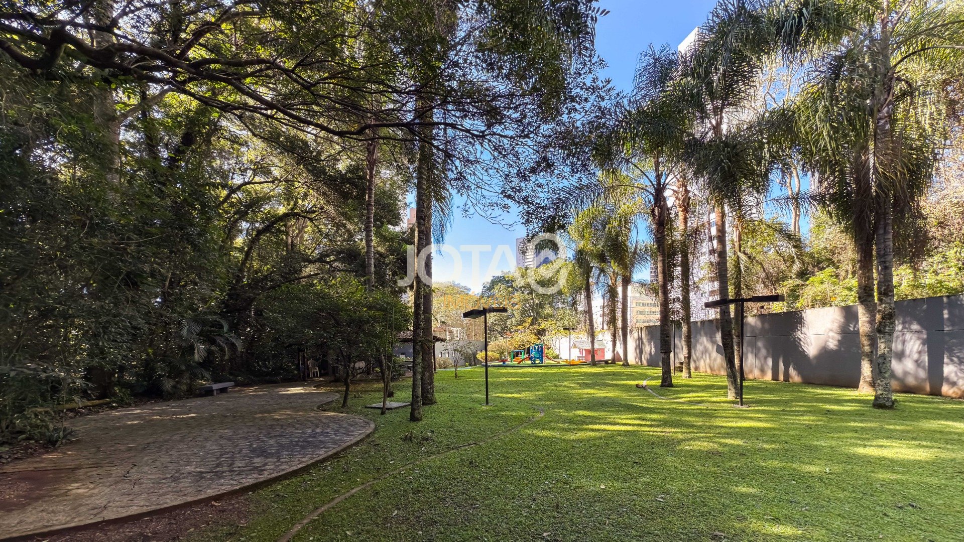 APARTAMENTO NO ECOVILLE COM 2 QUARTOS E 2 VAGAS.