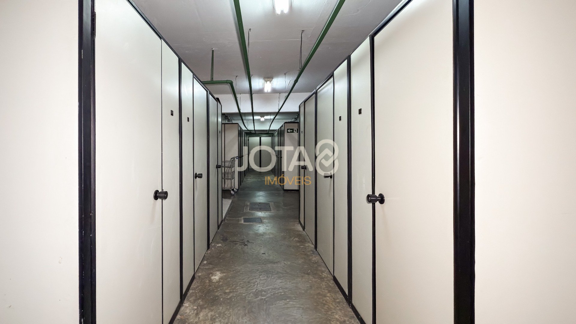 APARTAMENTO NO ECOVILLE COM 2 QUARTOS E 2 VAGAS.