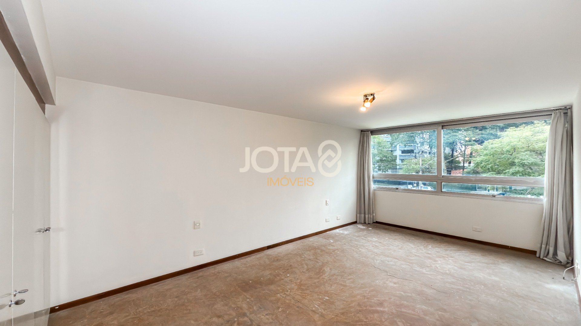 APARTAMENTO COM 4 DORMITÓRIOS NO BATEL