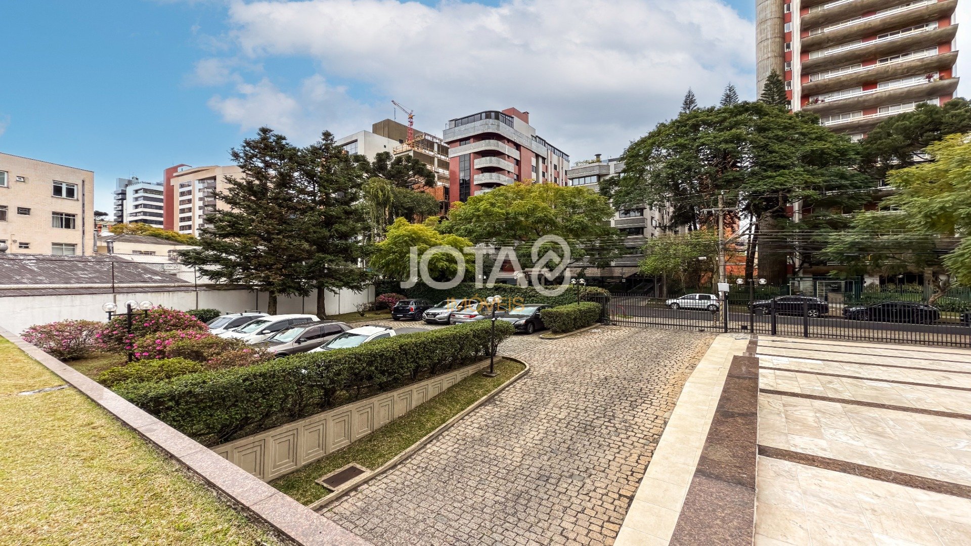 APARTAMENTO COM 4 DORMITÓRIOS NO BATEL