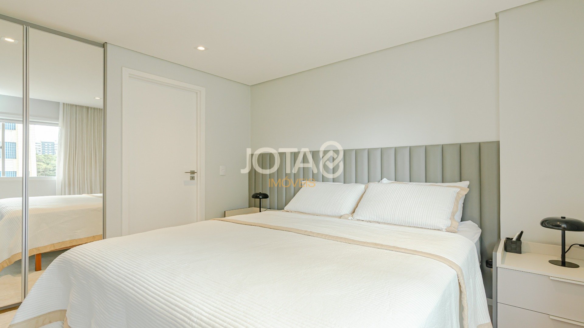 APARTAMENTO MOBILIADO NO CABRAL