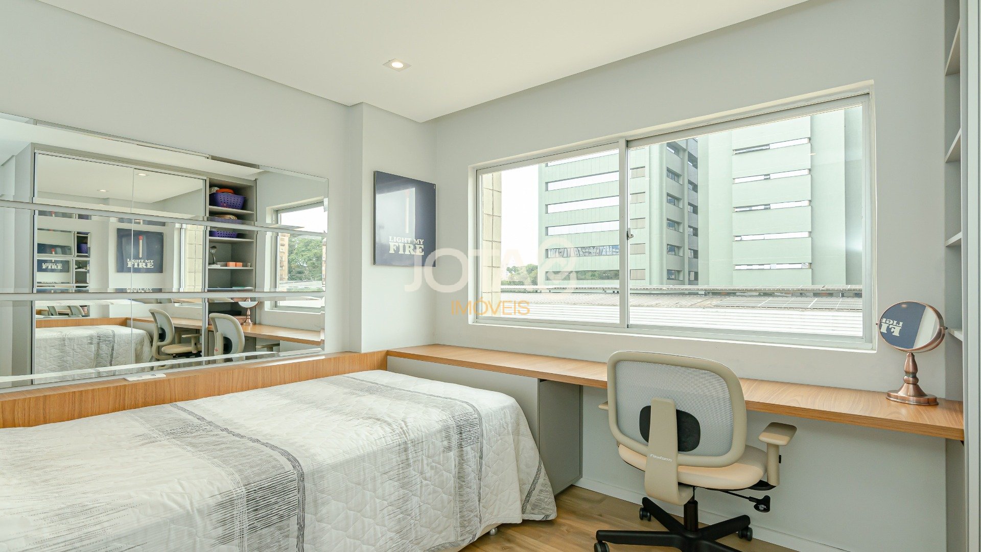 APARTAMENTO MOBILIADO NO CABRAL