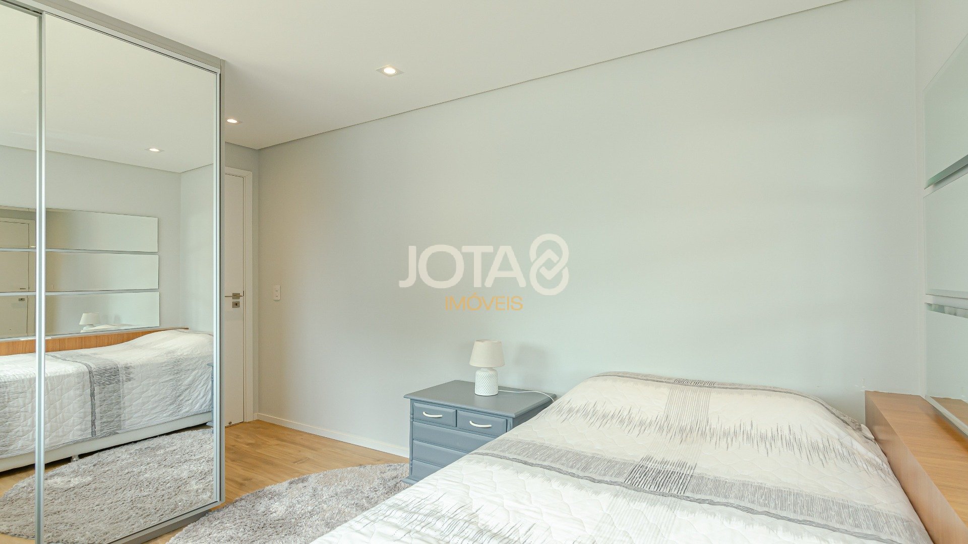 APARTAMENTO MOBILIADO NO CABRAL